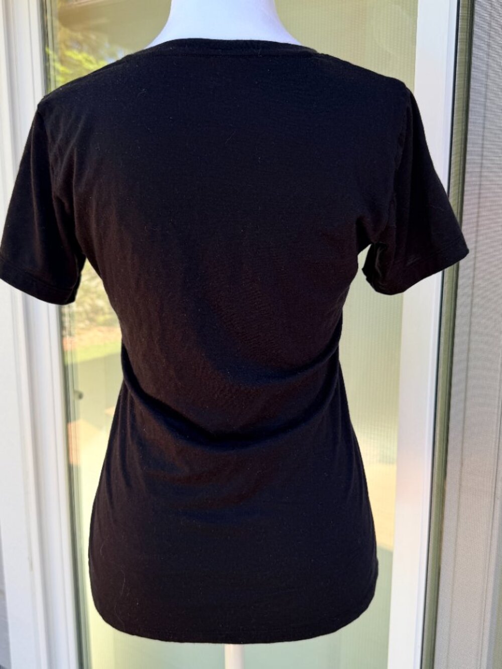 Ridge Merino Women's Wander V-Neck T-Shirt - Small - Black - Picture 4 of 7